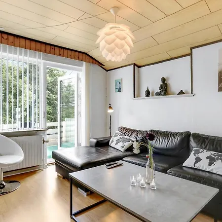 1 Bedroom Cozy In Appartement