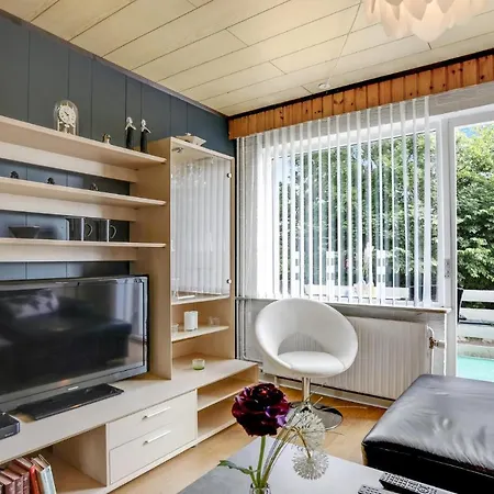 1 Bedroom Cozy In